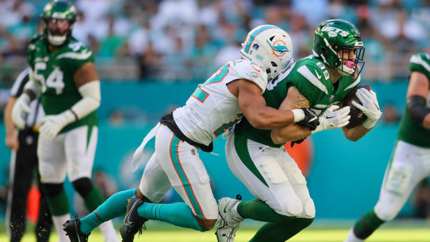 Jets' TE Jeremy Ruckert runs after a catch against Miami